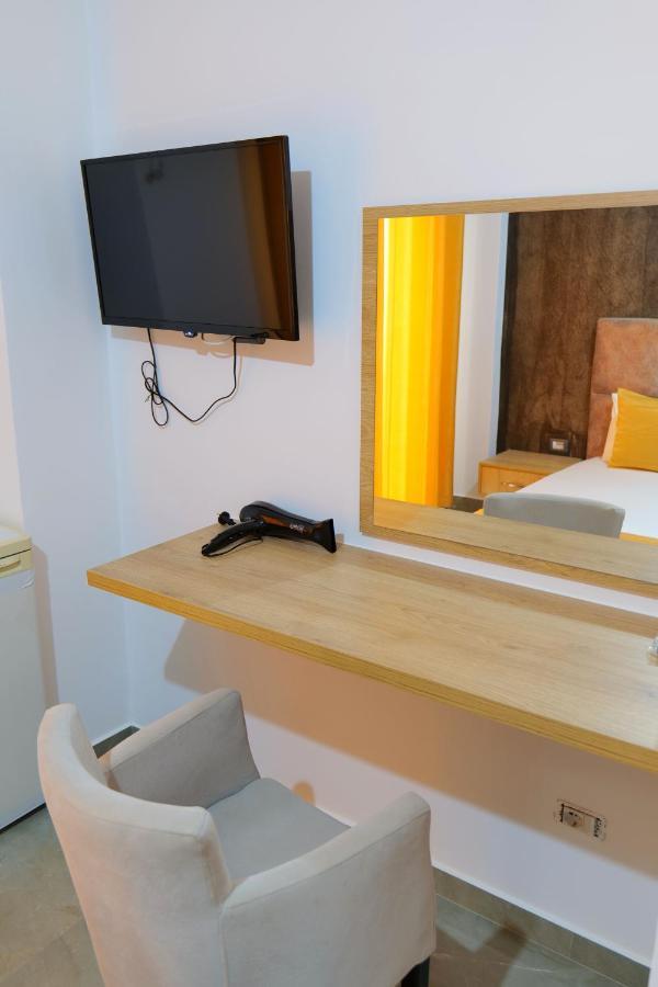 Hotel Adi-Vera ซารานเดอ ภายนอก รูปภาพ