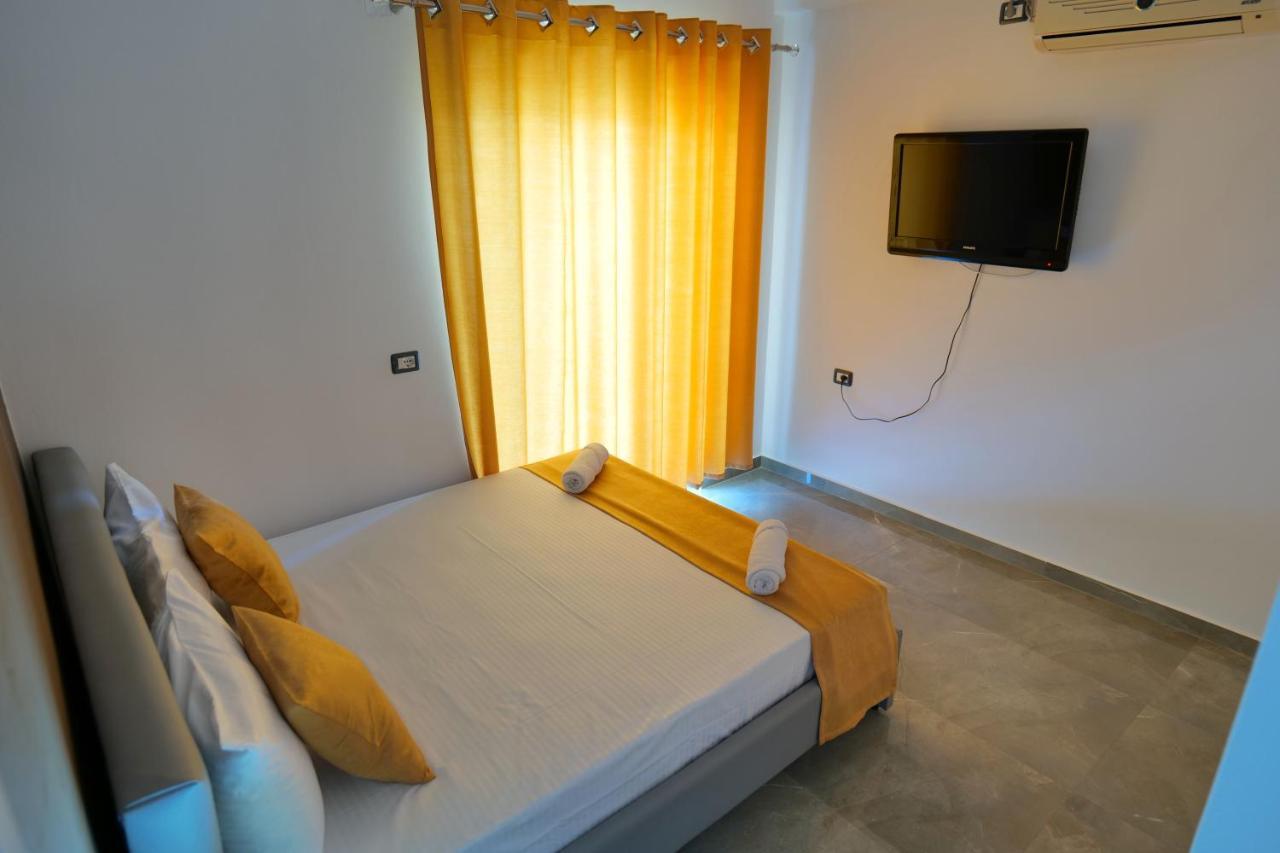 Hotel Adi-Vera ซารานเดอ ภายนอก รูปภาพ