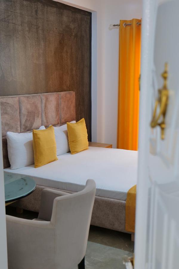 Hotel Adi-Vera ซารานเดอ ภายนอก รูปภาพ