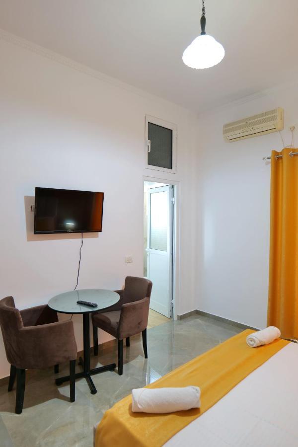 Hotel Adi-Vera ซารานเดอ ภายนอก รูปภาพ
