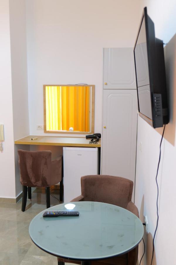 Hotel Adi-Vera ซารานเดอ ภายนอก รูปภาพ