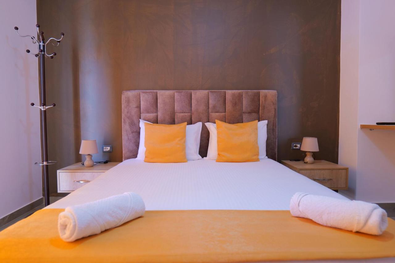 Hotel Adi-Vera ซารานเดอ ภายนอก รูปภาพ