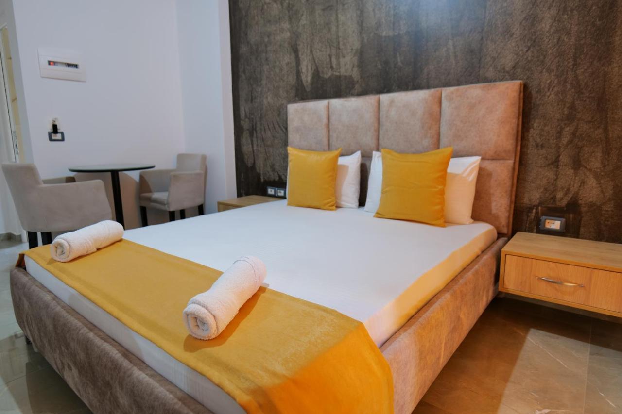 Hotel Adi-Vera ซารานเดอ ภายนอก รูปภาพ