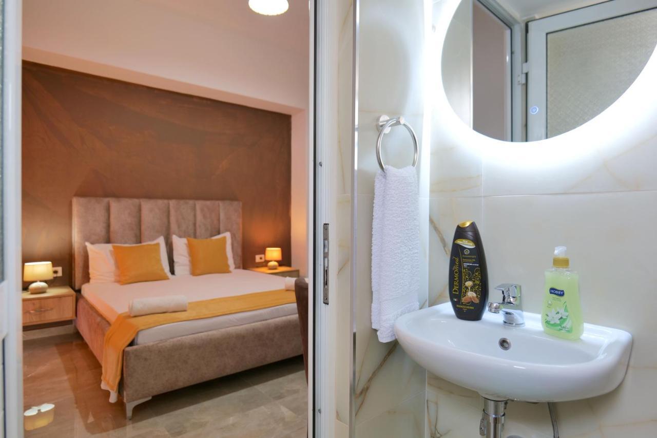 Hotel Adi-Vera ซารานเดอ ภายนอก รูปภาพ