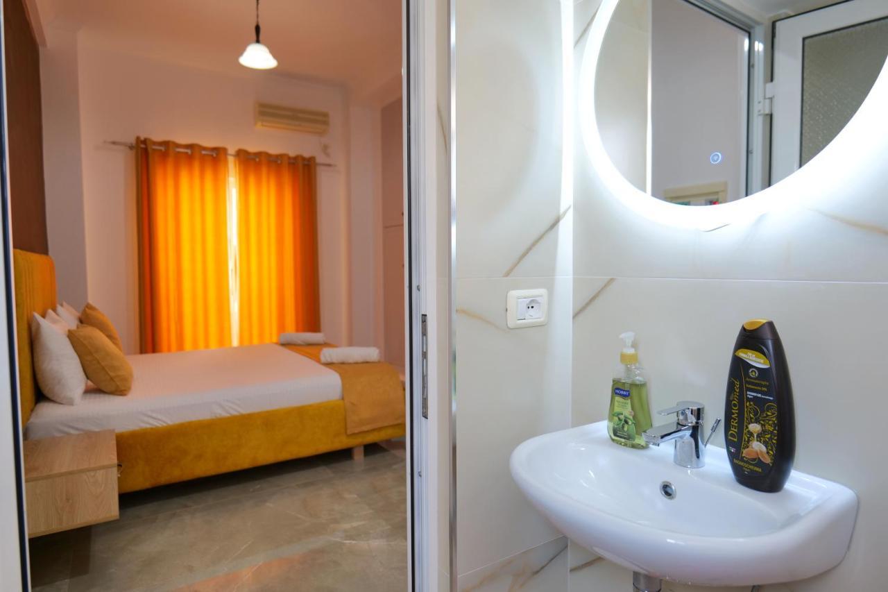 Hotel Adi-Vera ซารานเดอ ภายนอก รูปภาพ