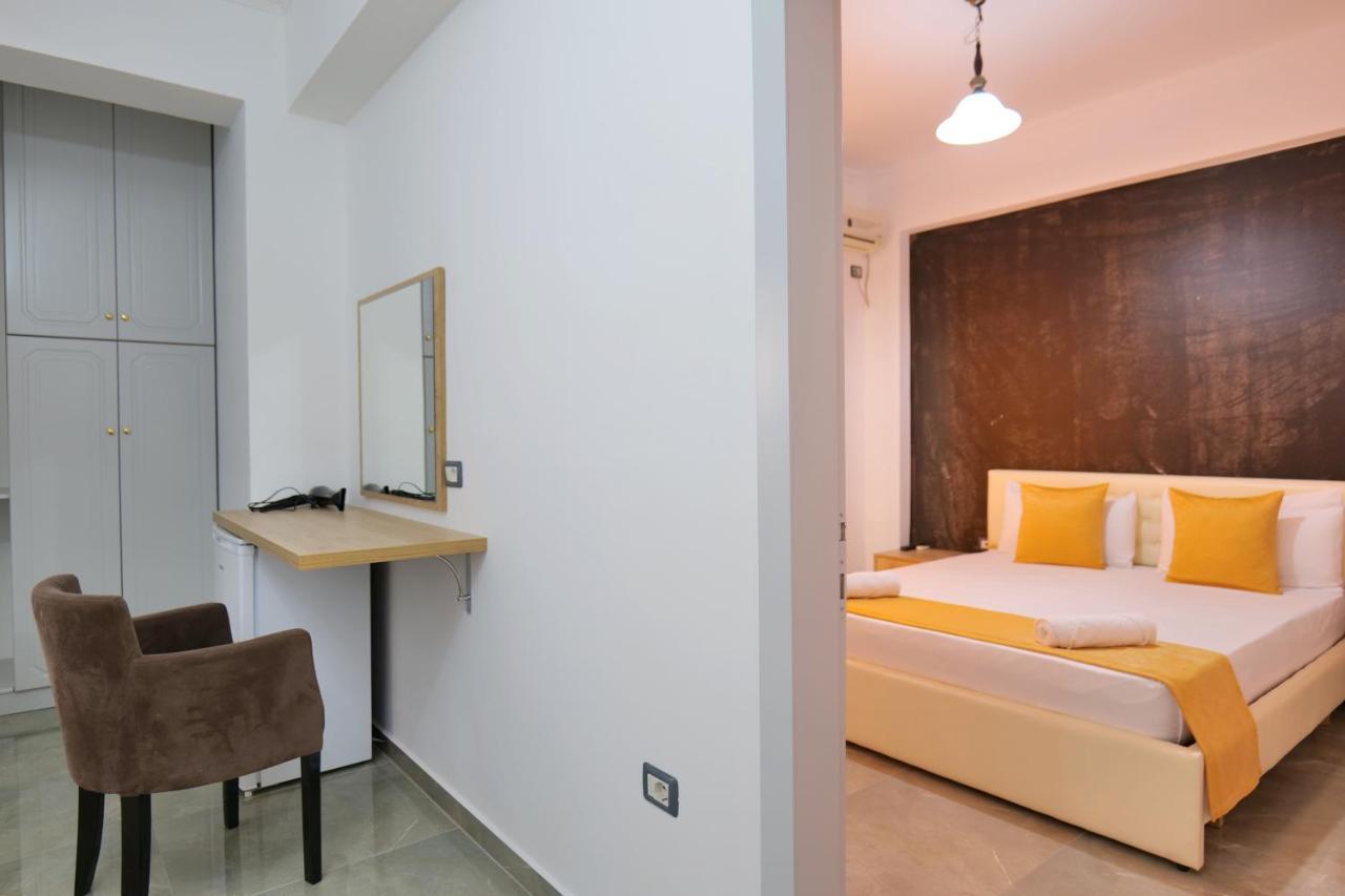 Hotel Adi-Vera ซารานเดอ ภายนอก รูปภาพ