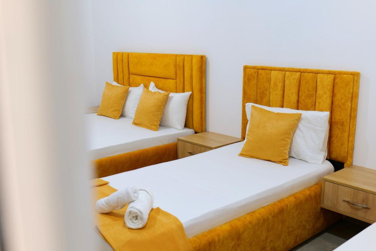Hotel Adi-Vera ซารานเดอ ภายนอก รูปภาพ