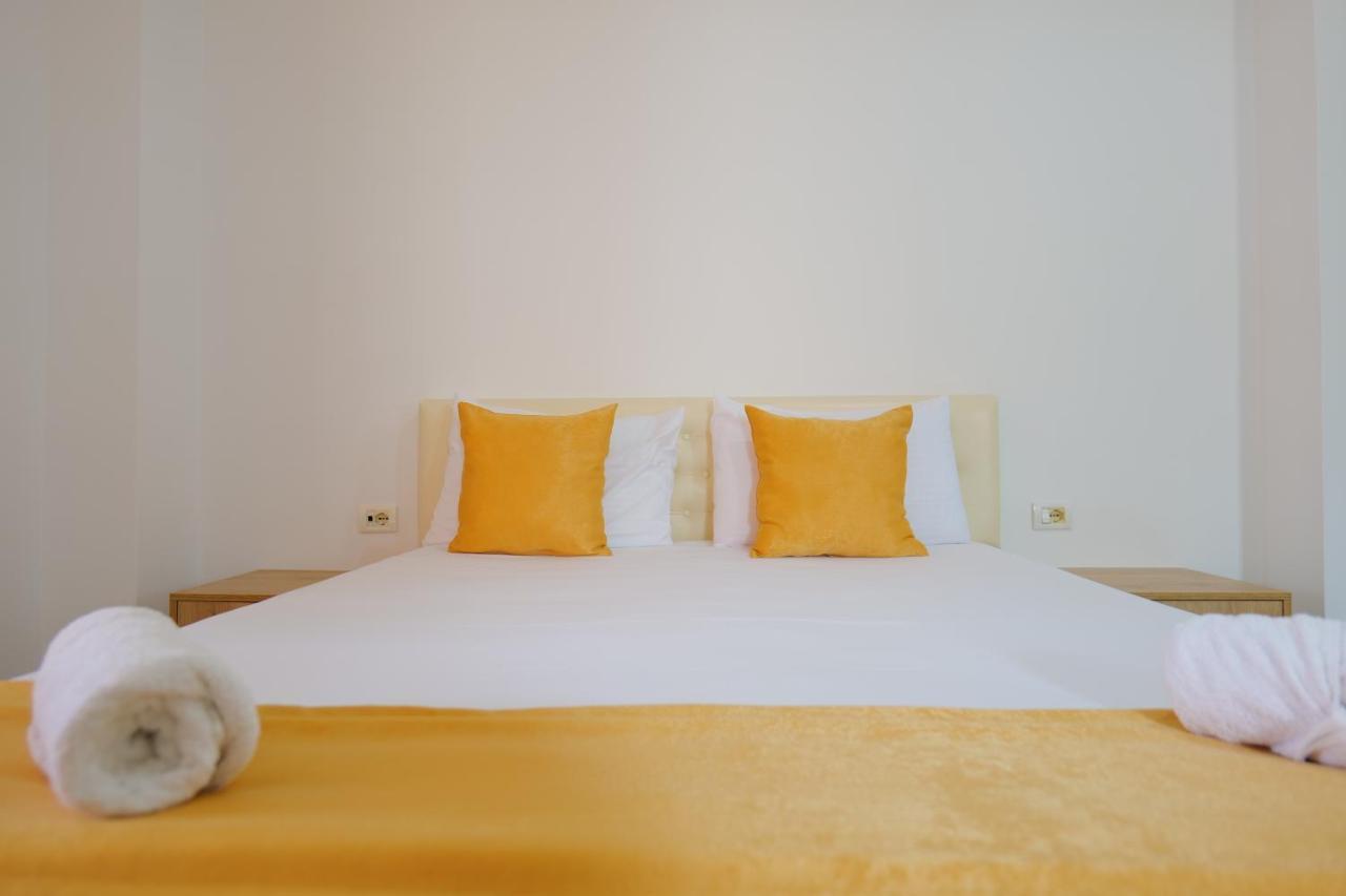 Hotel Adi-Vera ซารานเดอ ภายนอก รูปภาพ