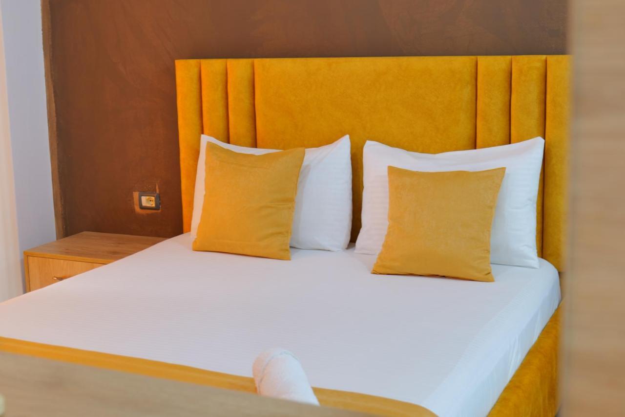 Hotel Adi-Vera ซารานเดอ ภายนอก รูปภาพ