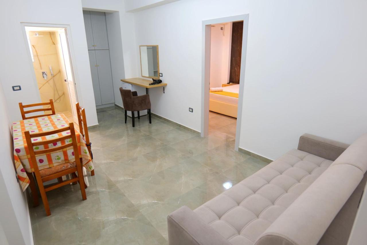 Hotel Adi-Vera ซารานเดอ ภายนอก รูปภาพ